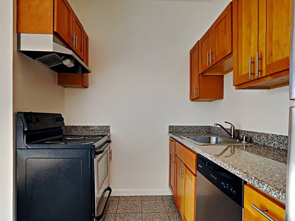 $2,195 Large in size Studio just a Short hop to Market Street! 1 MONTH FREE! (tenderloin)64030485101698121
