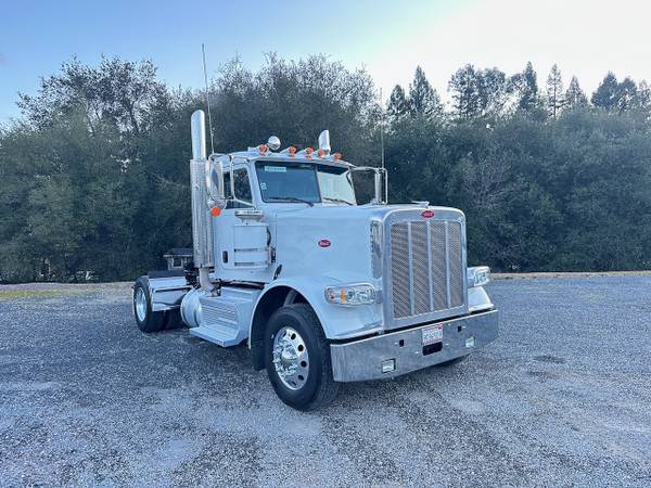 2024 Peterbilt 389 Single Axle Day Cab with Low Miles (u13535) 1