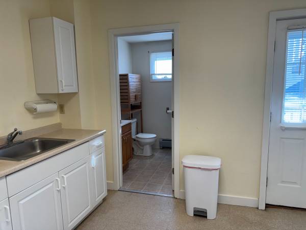 $1,800 / 1br - 550ft2 - Furnished One Bedroom with Laundry (47AR) (Pittsfield)64017047694977122