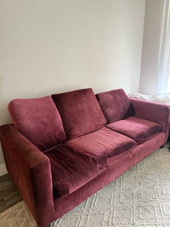 FREE COUCH (Santa Monica) MUST PICK UP 1