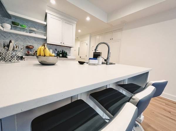 $2,500 / 2br - 820ft2 - Modern 2-Bed Apartment with Private Patio and Heated Parking (Boston)64213539933059121