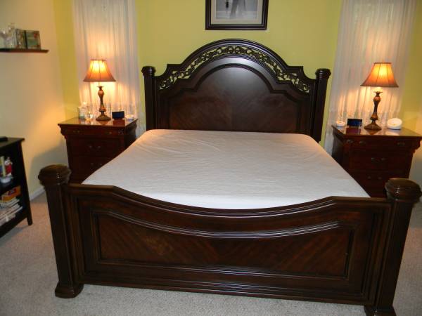 King Size 4 poster bed with headboard, side rails and foot board 1