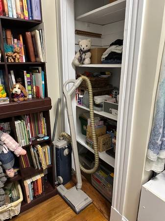 $2,500 / 2br - 2 BR NEWTONVILLE RENTAL AVAILABLE 10/1 (Newtonville)63614110085507124