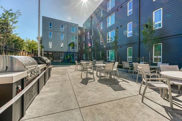 $1,269 / 1br - 530ft2 - Computer Lab, 1 BD, In Portland (16503 E Burnside St, Portland, OR)63956353282434124