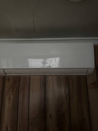 Wall mounted mini split Gree units 2 1