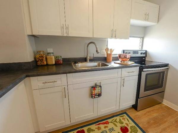 $1,980 / 2br - 743ft2 - Una visita obligada, fácil acceso a la autopista, vistas, estacionamiento reservado (Waipahu, HI)63686672845699122