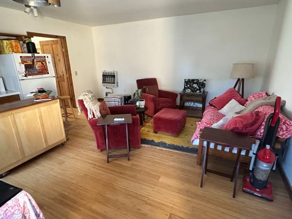 $1,550 / 1br - 1600ft2 - House with Attached Studio 4 acres (Abiquiu)63806171353857120