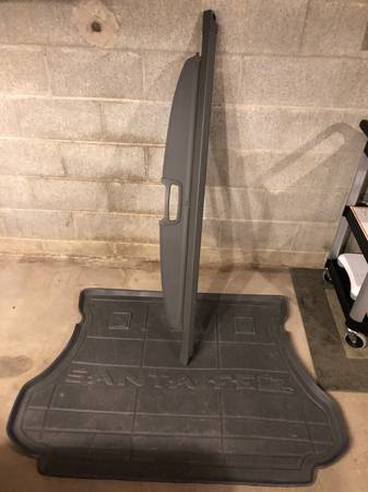 2004 Hyundai Santa Fe Trunk Cover shade and Liner 1