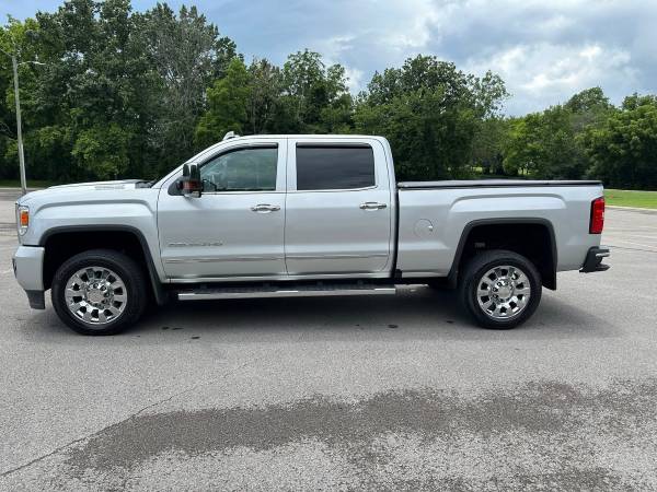 2019 GMC Sierra 2500HD 6.6L L5P Denali Duramax Diesel 4x4 - $46,900 (Lexington)63624978935555123