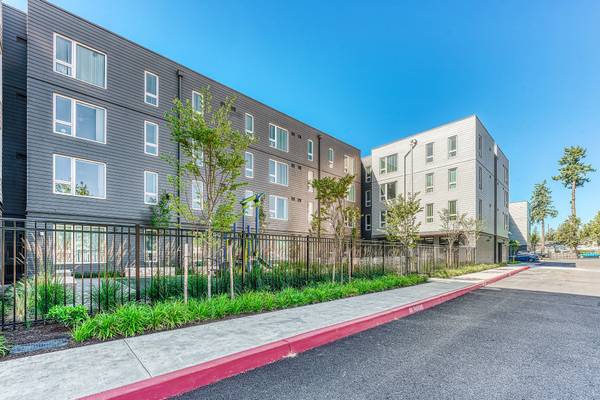 $1,760 / 3br - 1015ft2 - Laboratorio de Computación, Comunidad Cerrada, Almacenamiento para Bicicletas (16503 E Burnside St, Portland, OR)63831250865793121