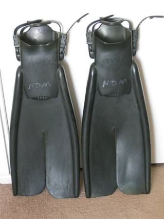 Used Apollo BioFin split fins scuba diving fins size M 1
