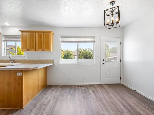 $1,600 / 3br - 1800ft2 - 3 Bed, 3 Bath, 1800 Sq Ft Duplex, 2 - Car Garage (Chubbuck)63952519565571122