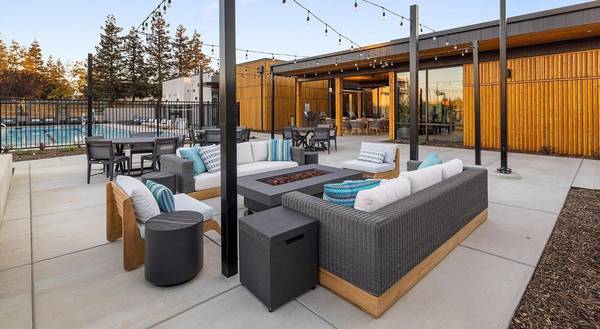 $2,295 / 2br - 1032ft2 - WiFi + Smart Phone-enabled Thermostat, Patios and Balconies (Tracy)63970158979458123