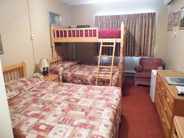 $130 / 2br - 900ft2 - Rivergreen Resort Condo Unit  w/pool  Weekends of Oct 17-19, Oct 24-26 (White Mountains - Lincoln, NH)63931655359235122