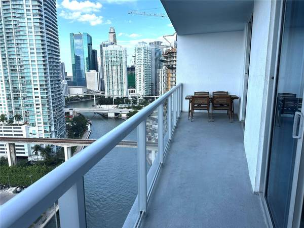 $2,800 / 1br - 899ft2 - 1Bed + DEN, 1.5Bath - 1 year lease, 1 parking space, no pets (Brickell)63825138301443121