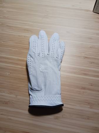 Nuevo guante de golf Kirkland: mano izquierda, talla mediana - $5 (Olympia)63439334216065122