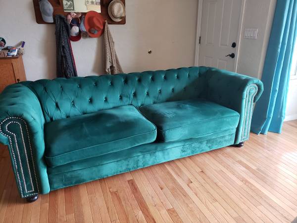 Chesterfield Sofa - Beautiful Emerald Green 1