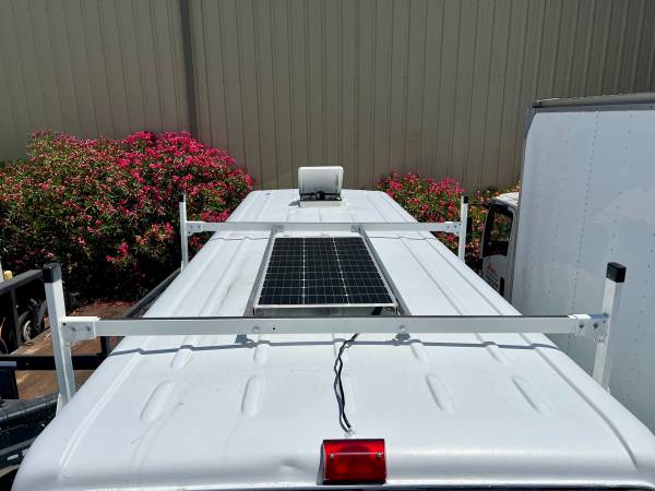 Furgoneta Sprinter 3500 de 2006 adaptada para trabajo o diversión - $34,000 (santa rosa)63469742467843123