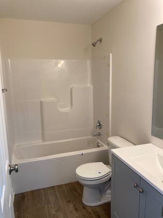 $1,600 / 2br - 0900ft2 - 3 bedroom 1 1.5 bath duplex63953078800387120