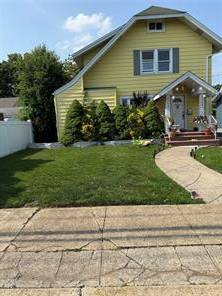 1 Nassau Boulevard

$575,000

                        Malverne, NY