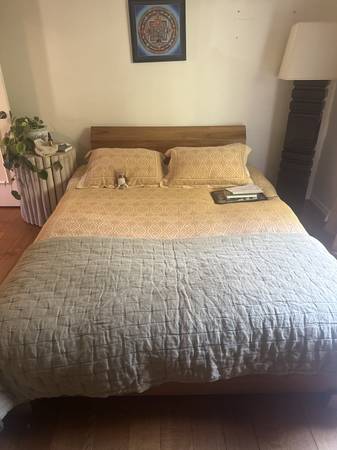 Solid Wood Queen Platform Bed Frame - Low Headboard 1