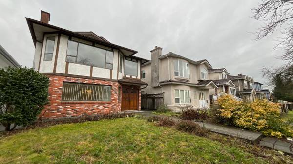 Ross St & E49th Ave, new reno lower unit with utility cost for rent 1