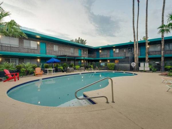 $1,200 / 2br - 810ft2 - Public Parks Nearby, Spacious Walk In Closets in selected apartments (Tempe/Near ASU Campus)64025000202755120