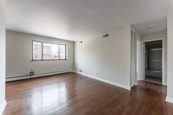 $1,525 / 1br - Amplio de 1 habitación en Edgewater, múltiples servicios incluidos (Edgewater)63898856129922121