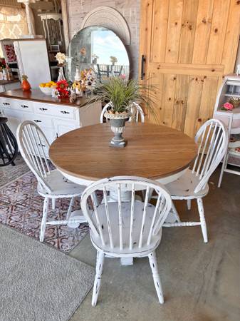 Kitchen Table + 4 Chairs 1
