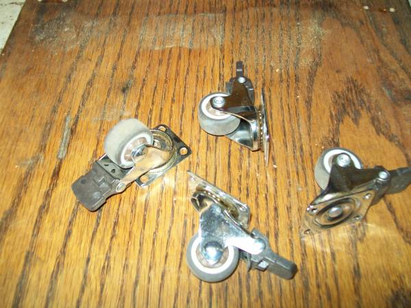4 LOCKING CASTERS 1