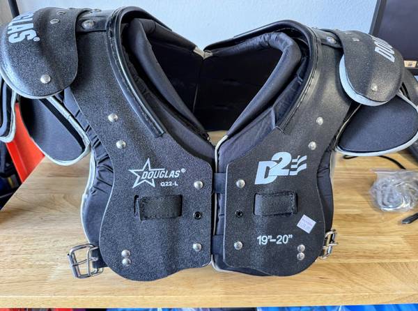 Douglas D2 Q22-L Size Large Shoulder Pad 1