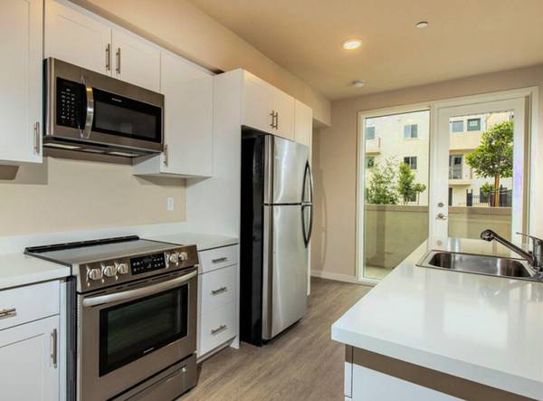 $3,045 / 2br - $1000 SAVINGS! 2B Fully Upgraded + Microwave, Outdoor Community BBQ (Vista)63878361325699121