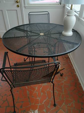 Garden dinner table with four chairs 1