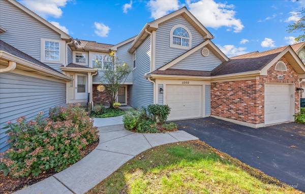 $300,000 / 2br - 1403ft2 - OPEN HOUSE Sat 10/25 12-2pm - 1050 Rockport Drive! (Carol Stream)64173448318723120