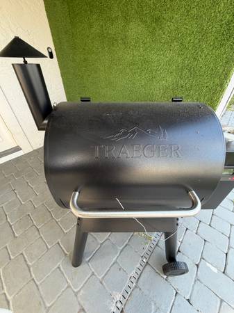 Trager Grill used 1 time! + Pellets 1