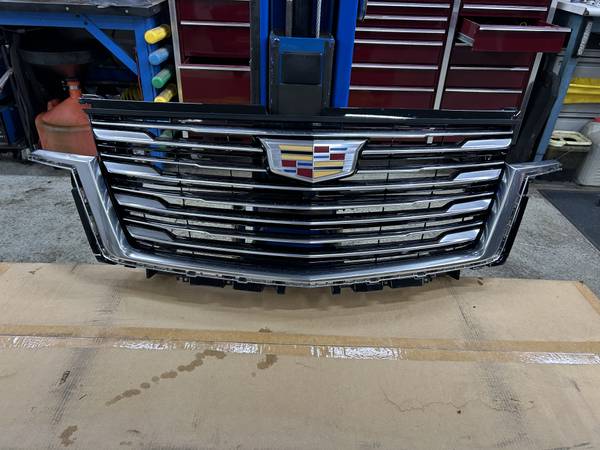 2023 Cadillac Escalade Body Parts - Like New 1
