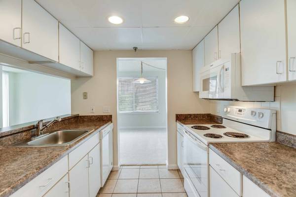 $2,370 / 2br - 1037ft2 - Check out our 2 bed / 1 bath apartment in Downtown Silver Spring (Silver Spring - Near University of Maryland)63896393158531120