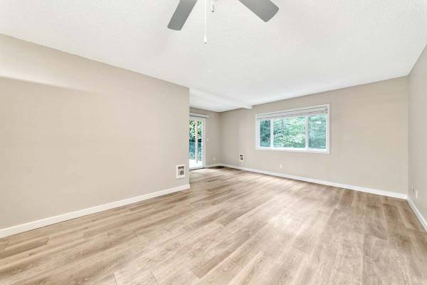 $1,900 / 2br - 901ft2 - Extra Storage, Private Patios or Balconies, On-Site Laundry Facilities (18540 SW Boones Ferry Rd, Tualatin, OR)63999456900099122