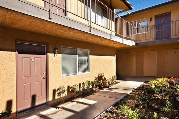 $2,845 / 2br - 900ft2 - Instalaciones de lavandería, centros para barbacoa, área de descanso al aire libre con pérgola63657343218179120