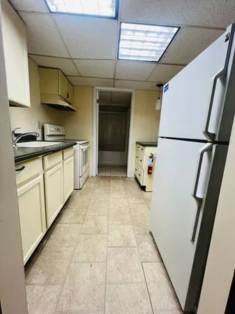 $1,200 / 2br - /-Pet friendly/-large 2 bedroom apartment (Burlington)63992935661826123