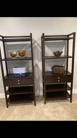 Two matching bookcases 1