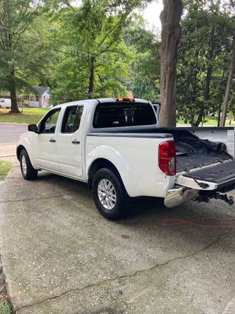 Camioneta Nissan Frontier de cuatro puertas 2016 - $8,500 (Jonesboro)63620450170243122