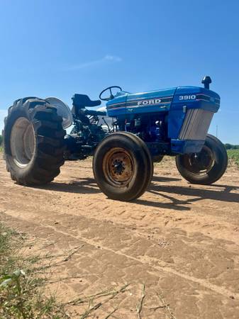 Ford 3910 Tractor 1