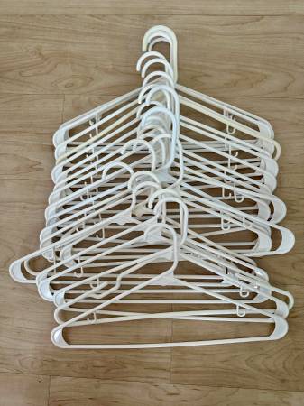 Free white hangers 1
