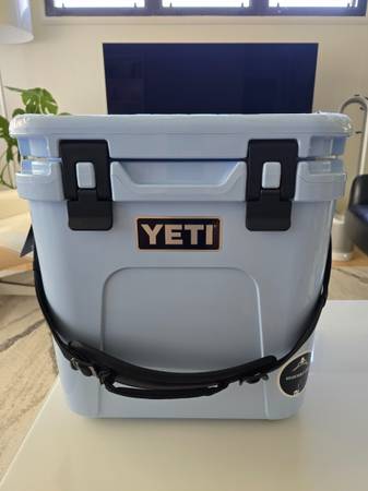 Yeti Roadie 24 v2.0 Cooler light blue 1