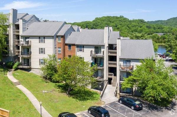$1,537 / 2br - 972ft2 - Ventiladores de techo, armarios amplios, chimenea63673267961345121