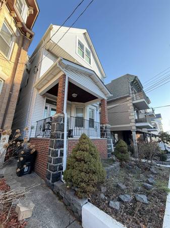 It feels good to be home! Rentals in Weehawken. 2 Beds, 1 Baths 1