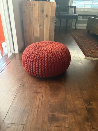 CB2 pouff 1