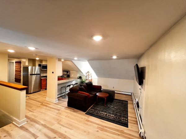 1 bdrm apartment Topsham. Very spacious. Everything included Dec-July 1