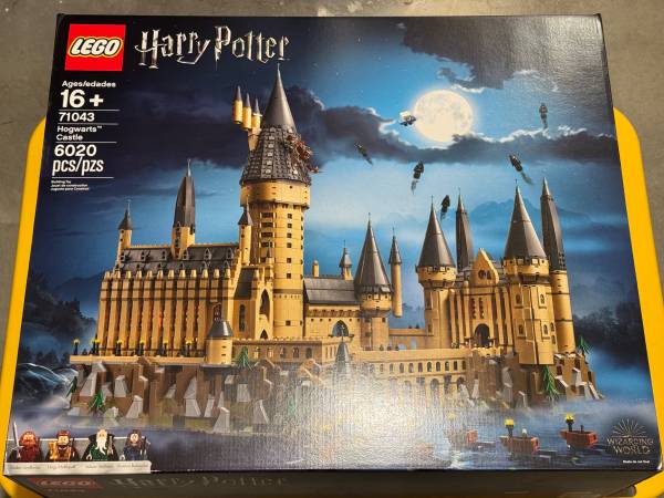Brand new sealed Lego 71043 Harry Potter Hogwarts Castle 1
